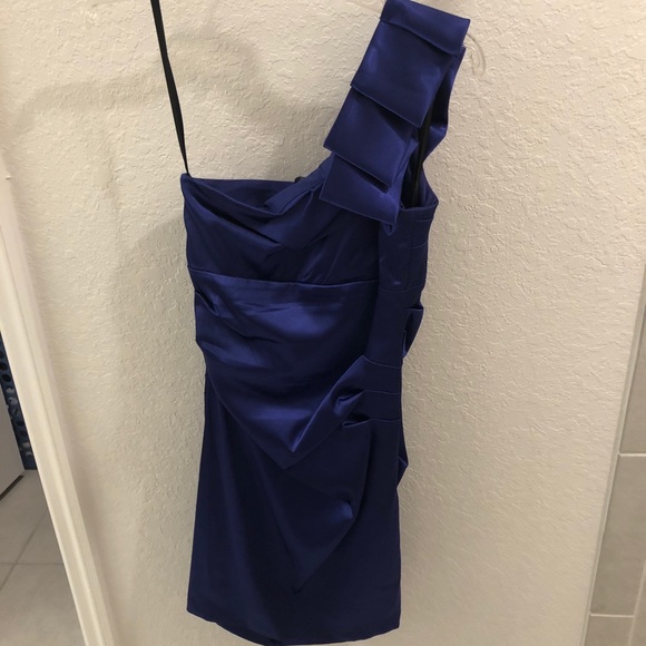 Dress - Picture 4 of 4